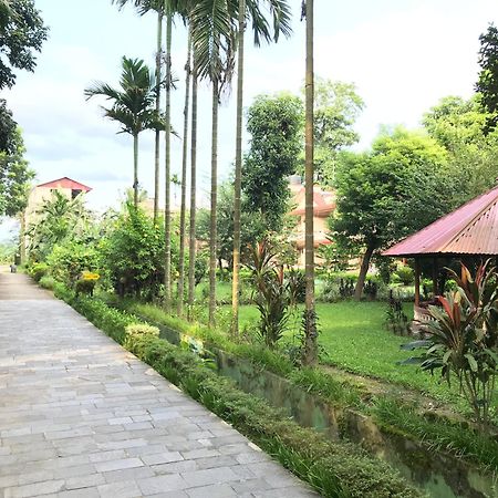 Hotel Hermitage Sauraha Exterior foto
