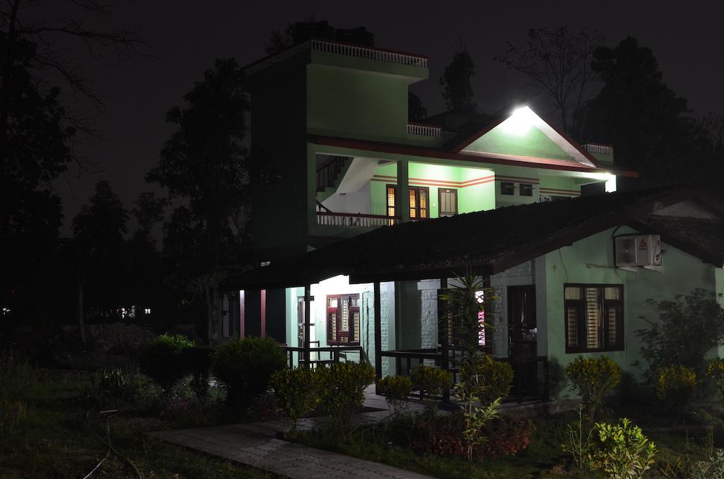 Hotel Hermitage Sauraha Exterior foto